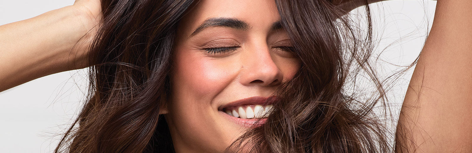 Come preparare i capelli all’estate: consigli e prodotti indispensabili
